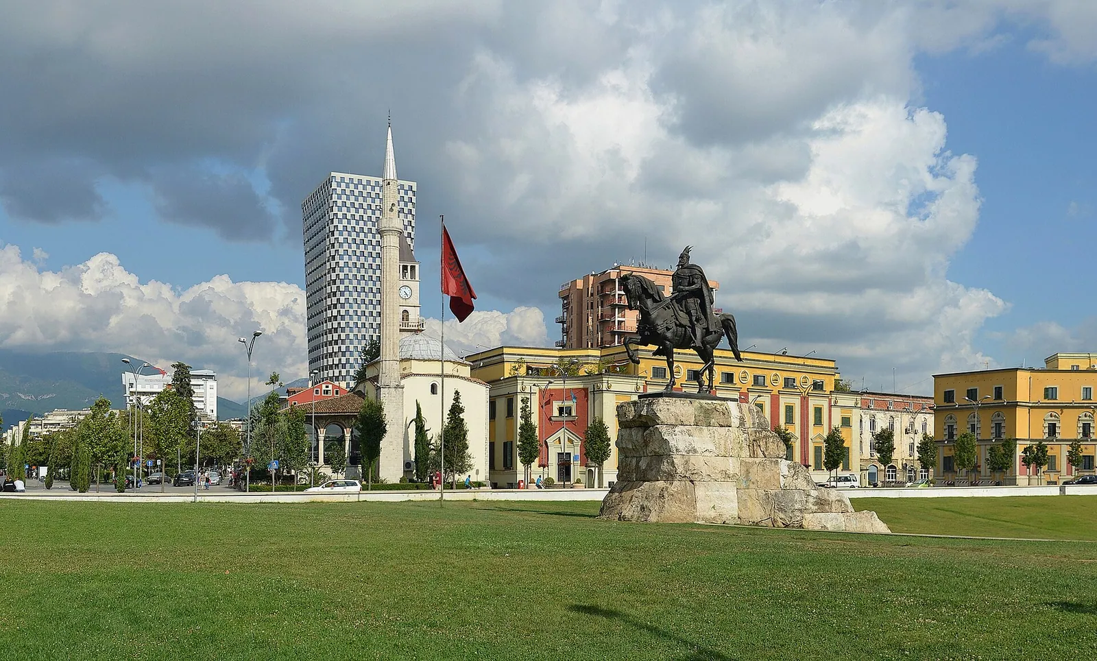 Skanderbeg Square, Tirana