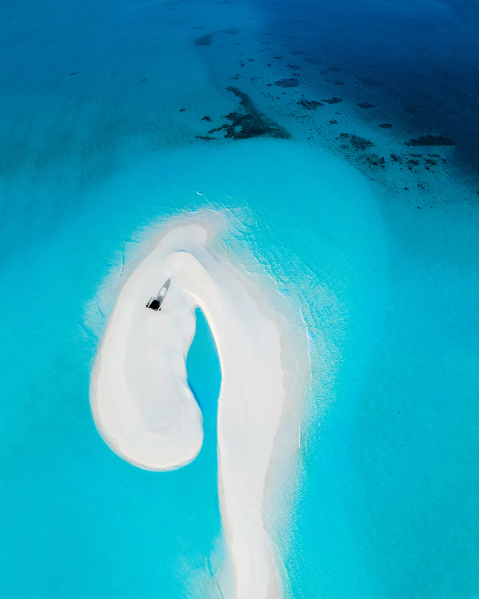 ai over all khobraatravels new web صور صور وجهات المالديف ali abdul rahman cWlZFE7qjXU unsplash، شهر العسل في المالديف 