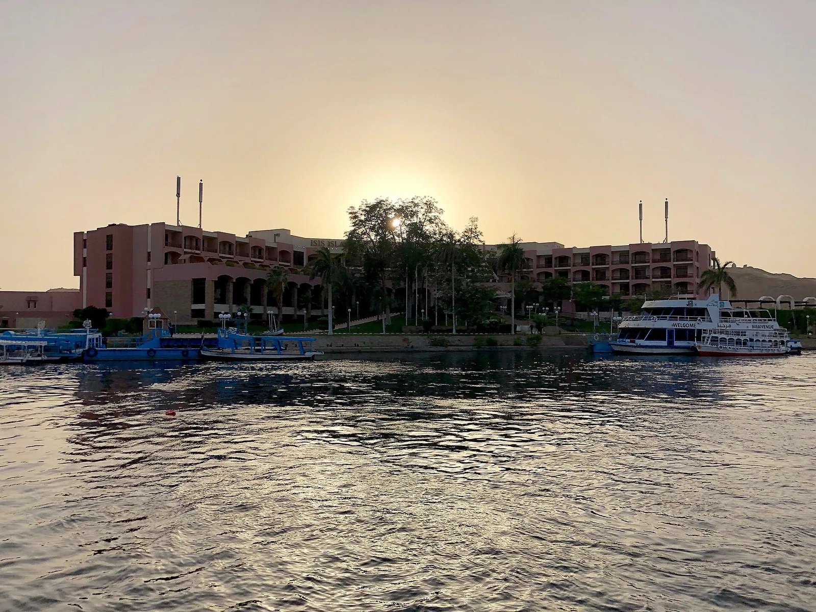 stock free/aswan/aswan 000 pyramisa isis island resort aswan aswan ag egy 480 - Best Egypt Tour Companies for First-Time