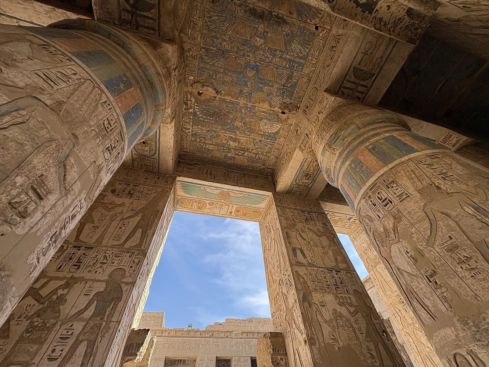 stock free/luxor/luxor 058 medinet habu egypt46 — الأقصر وأسوان للخليجيين: برنامج سياحي متكامل 2026