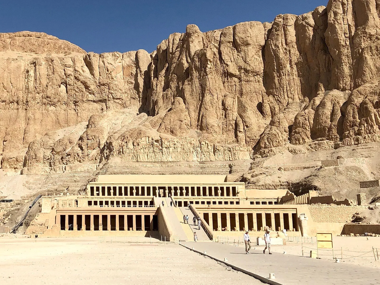 stock free/luxor/luxor 120 mortuary temple of hatshepsut luxor lg egy fl - How to Verify a Licensed Egypt Tour Operator 