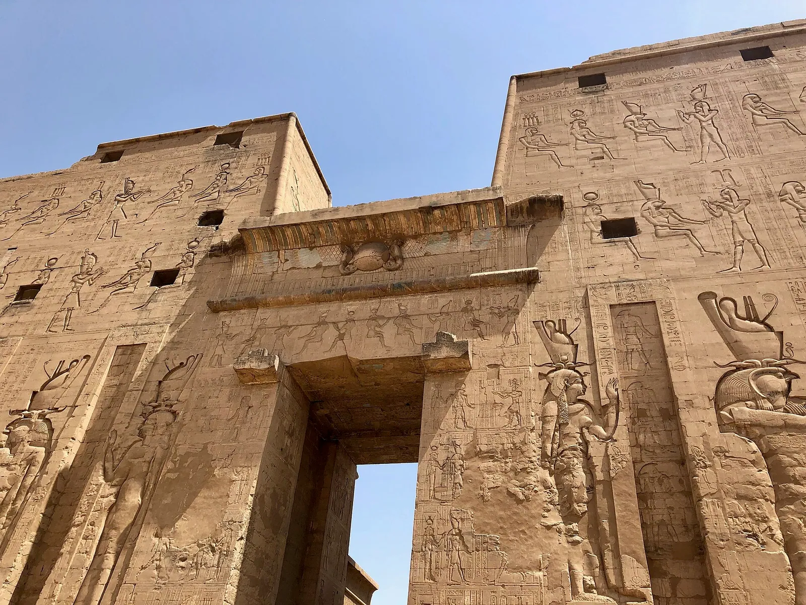 stock free/nile cruise/nile cruise 157 pylon temple of horus at edfu edfu ag egy 480 - Egypt Nile Cruise: First-Time Gui