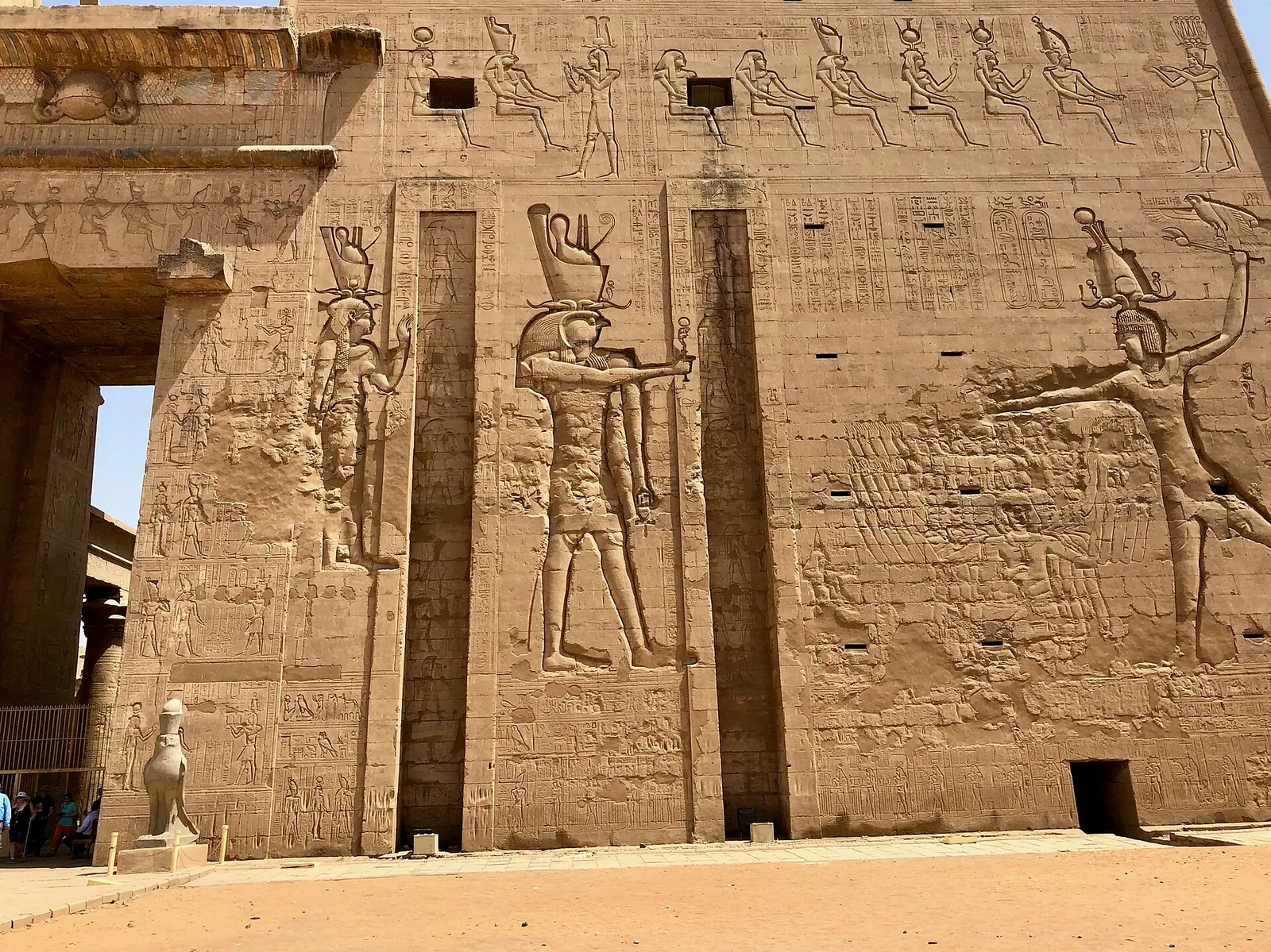 stock free/nile cruise/nile cruise 162 pylon temple of horus at edfu edfu ag egy 480 - How to Avoid Fake Egypt Tour Comp