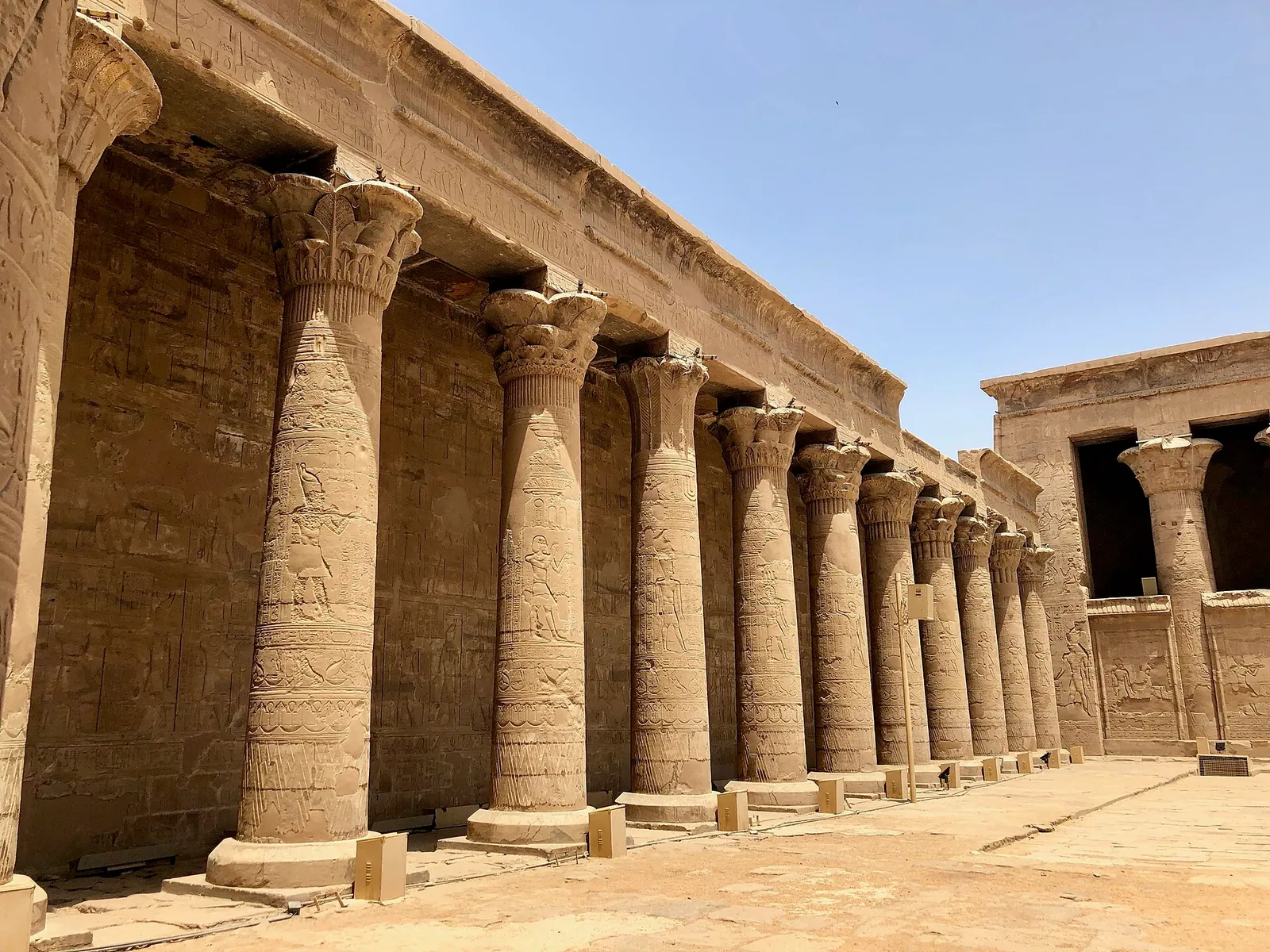 stock free/nile cruise/nile cruise 178 colonnade court of offerings temple of horus - Egypt Nile Cruise: First-Time Guid