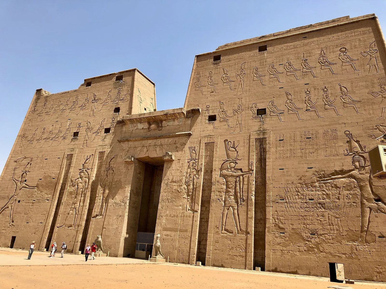 stock free/nile cruise/nile cruise 193 pylon temple of horus at edfu edfu ag egy 480 - Private Egyptologist Guide Egypt 