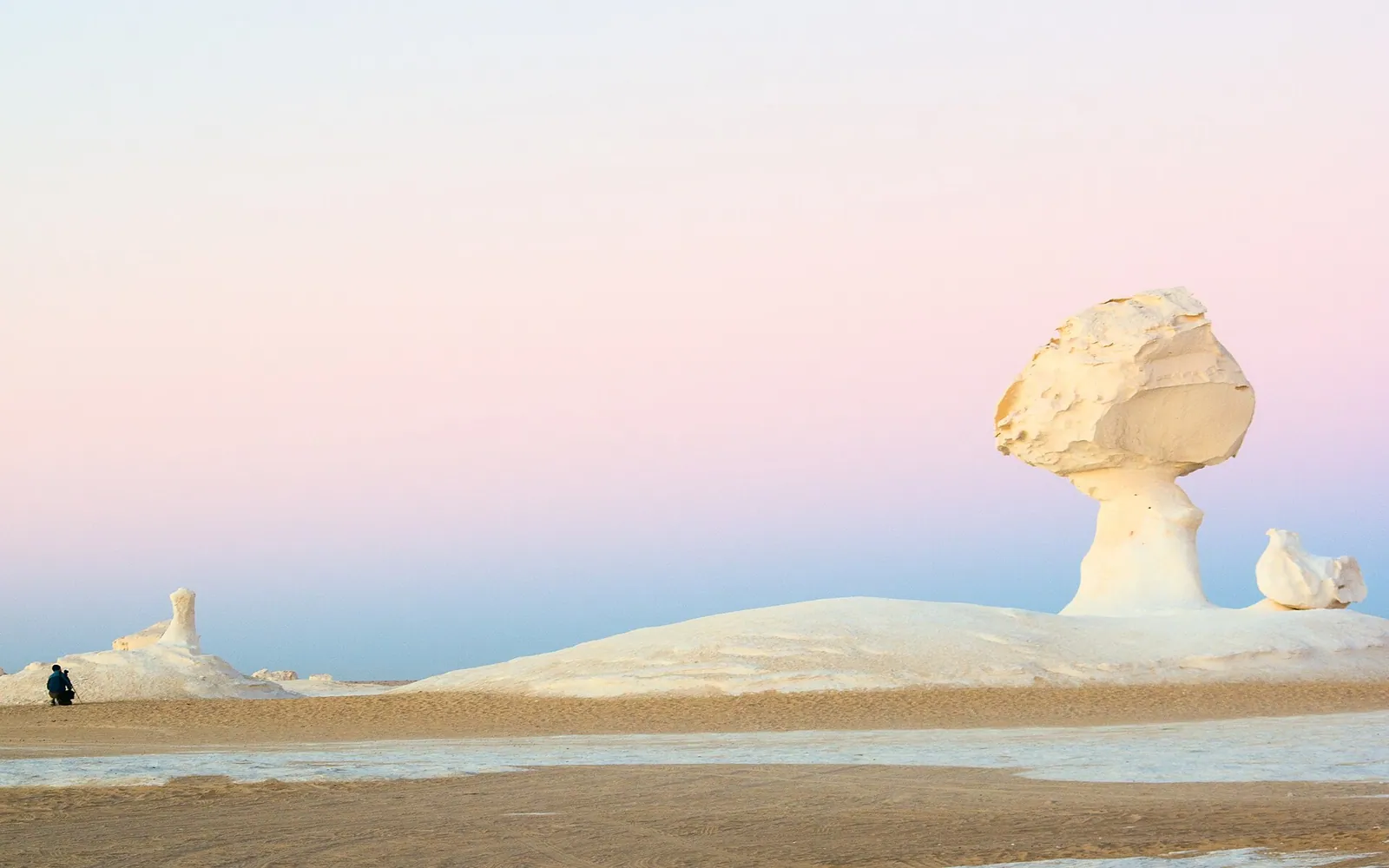 stock free/white desert/white desert 008 bahariya oasis egypt unsplash - White Desert Egypt Overnight Tour from Cairo 20