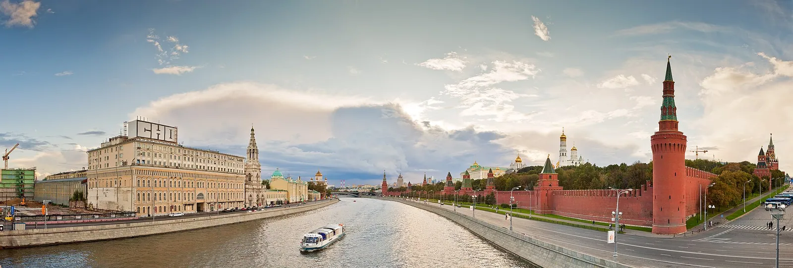 The Kremlin and the Moskva river