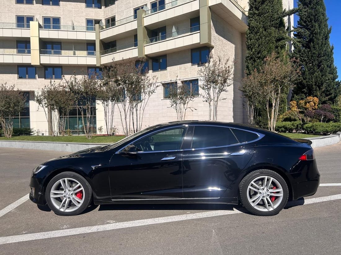 Private luxury sedan for airport transfers and city rides